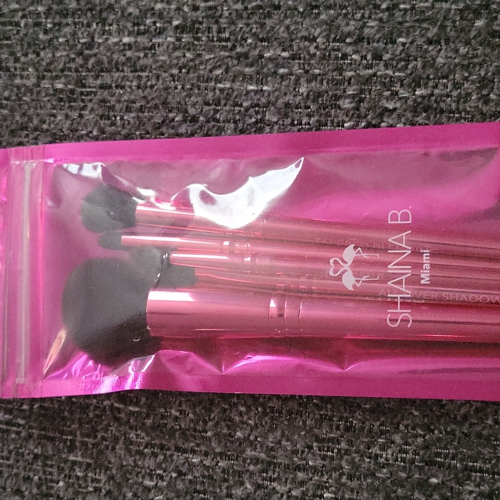 Shaina B Miami cosmetic brushes
